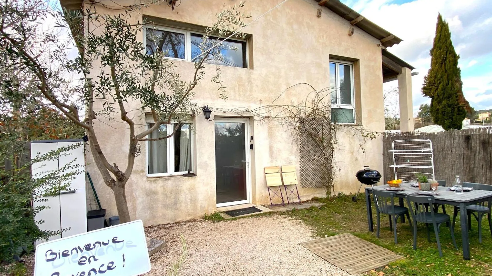 Eden L Jardin, Bbq, Duplex L Parking Gratuit & Super Wifi L Vue Panoramique Sainte-Victoire Apartment Aix-en-Provence