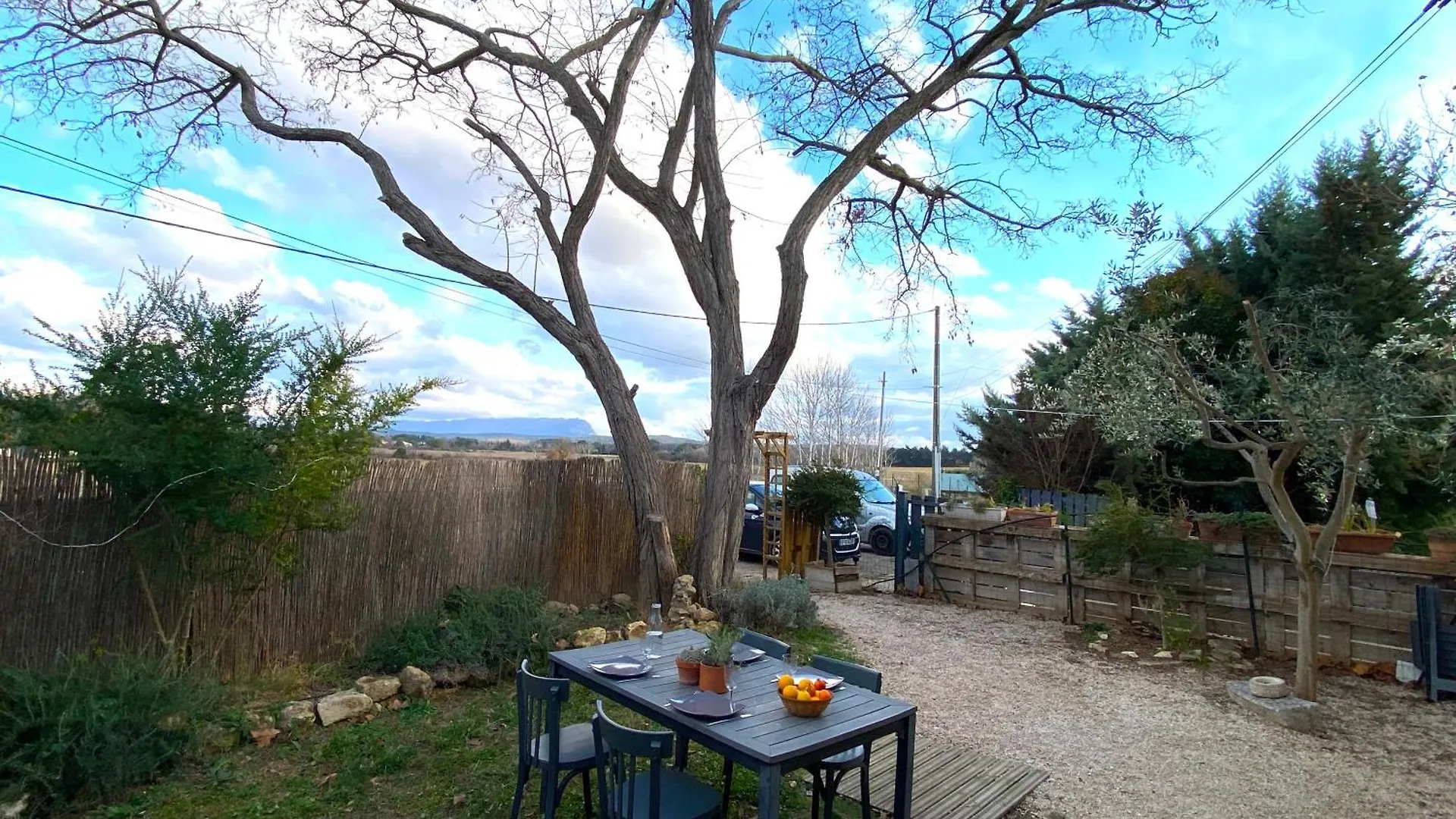 Eden L Jardin, Bbq, Duplex L Parking Gratuit & Super Wifi L Vue Panoramique Sainte-Victoire Apartment Aix-en-Provence