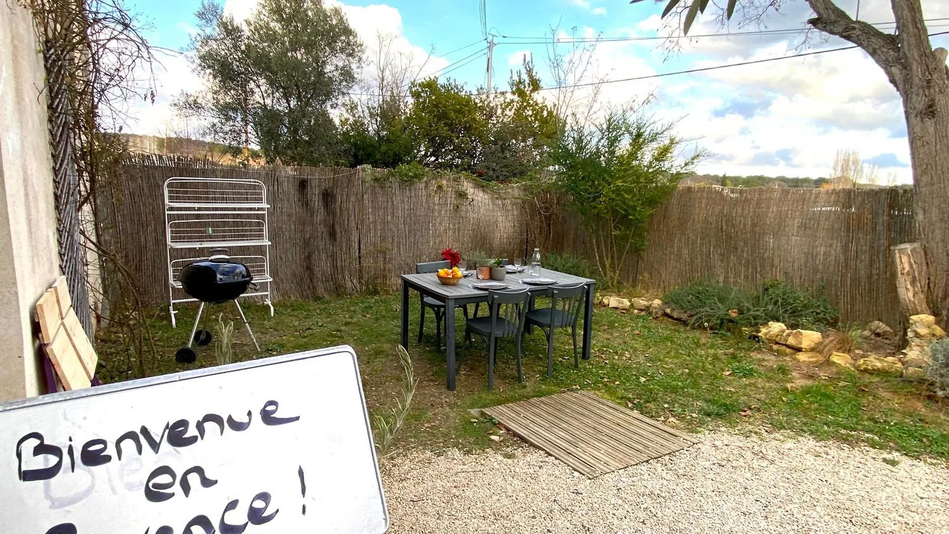 Eden L Jardin, Bbq, Duplex L Parking Gratuit & Super Wifi L Vue Panoramique Sainte-Victoire Apartment Aix-en-Provence France