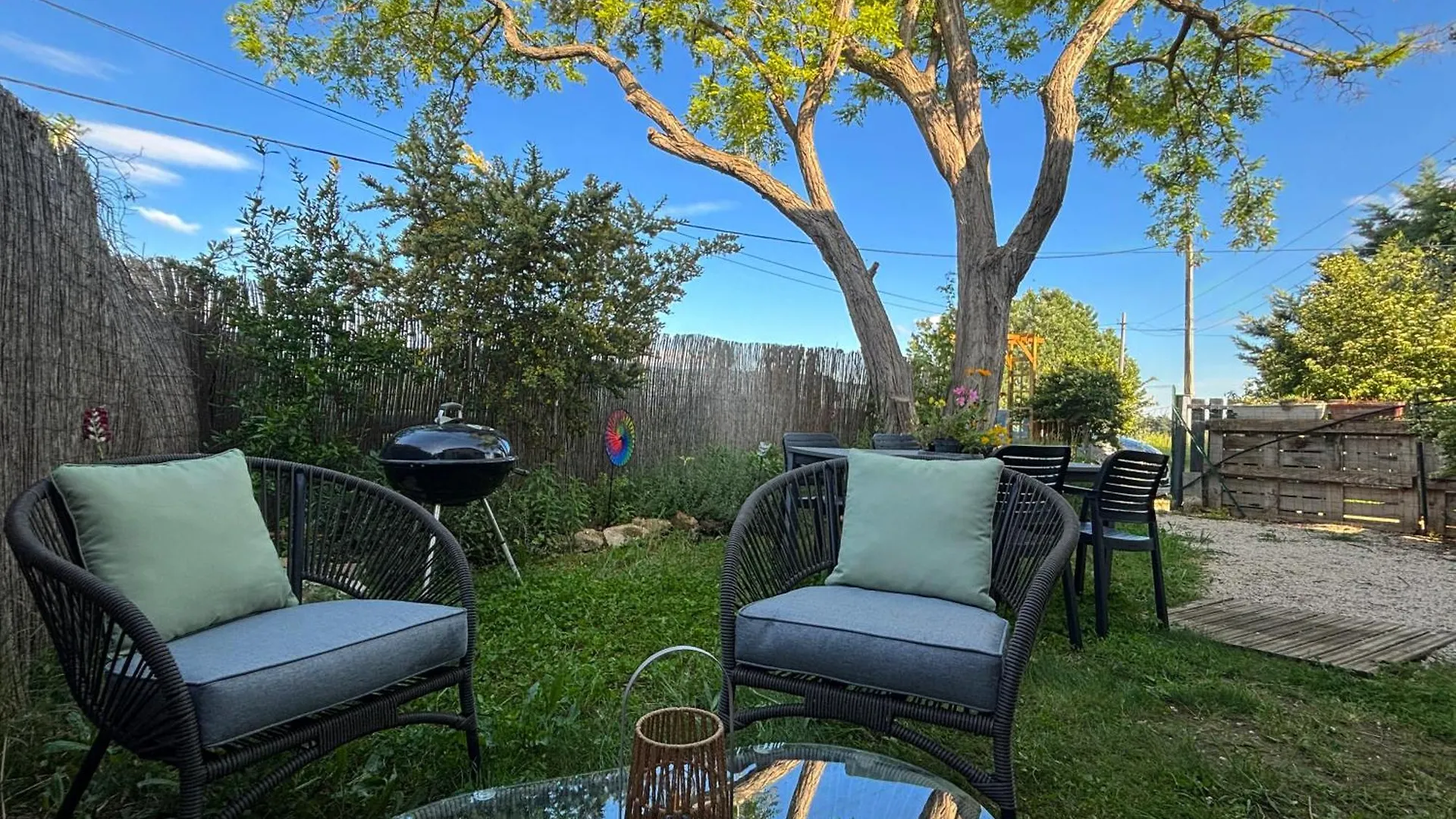 Eden L Jardin, Bbq, Duplex L Parking Gratuit & Super Wifi L Vue Panoramique Sainte-Victoire Apartment Aix-en-Provence France