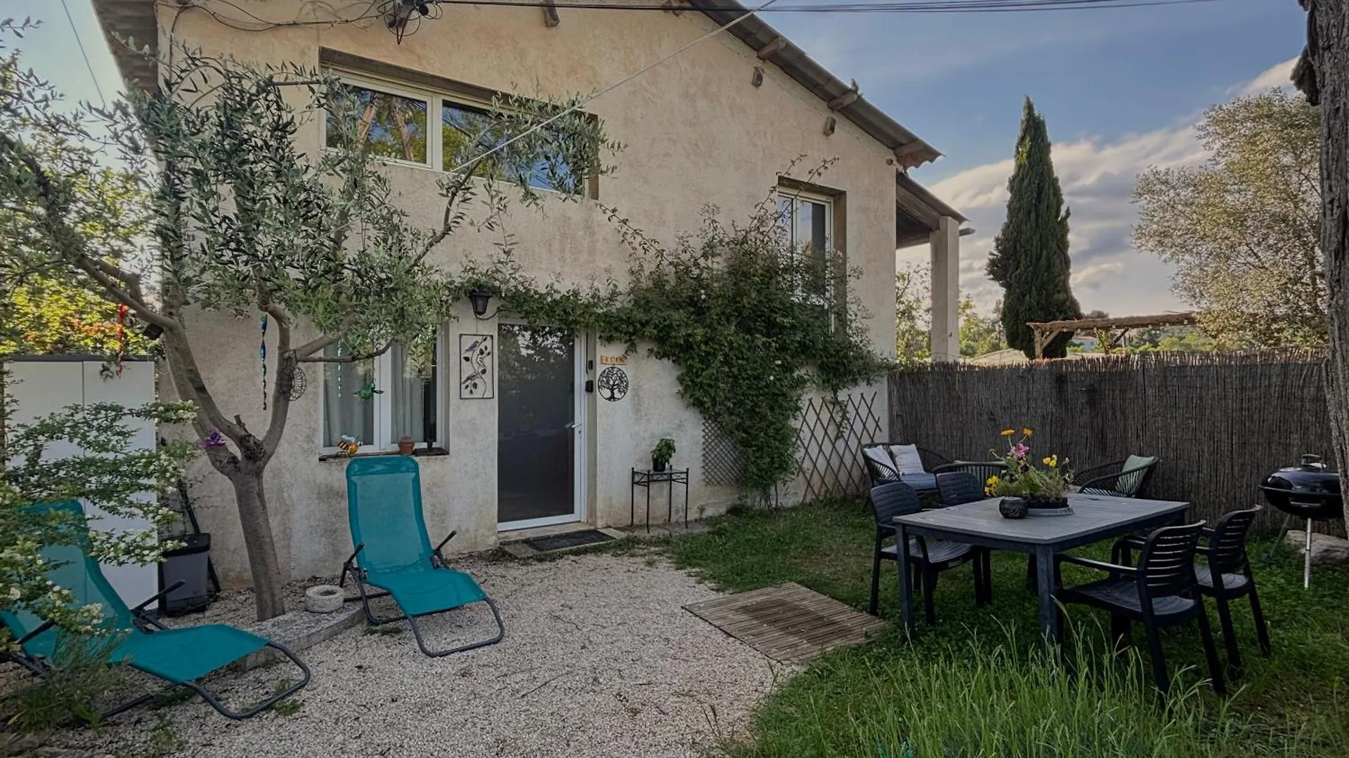 Eden L Jardin, Bbq, Duplex L Parking Gratuit & Super Wifi L Vue Panoramique Sainte-Victoire Apartment Aix-en-Provence 0*,  France