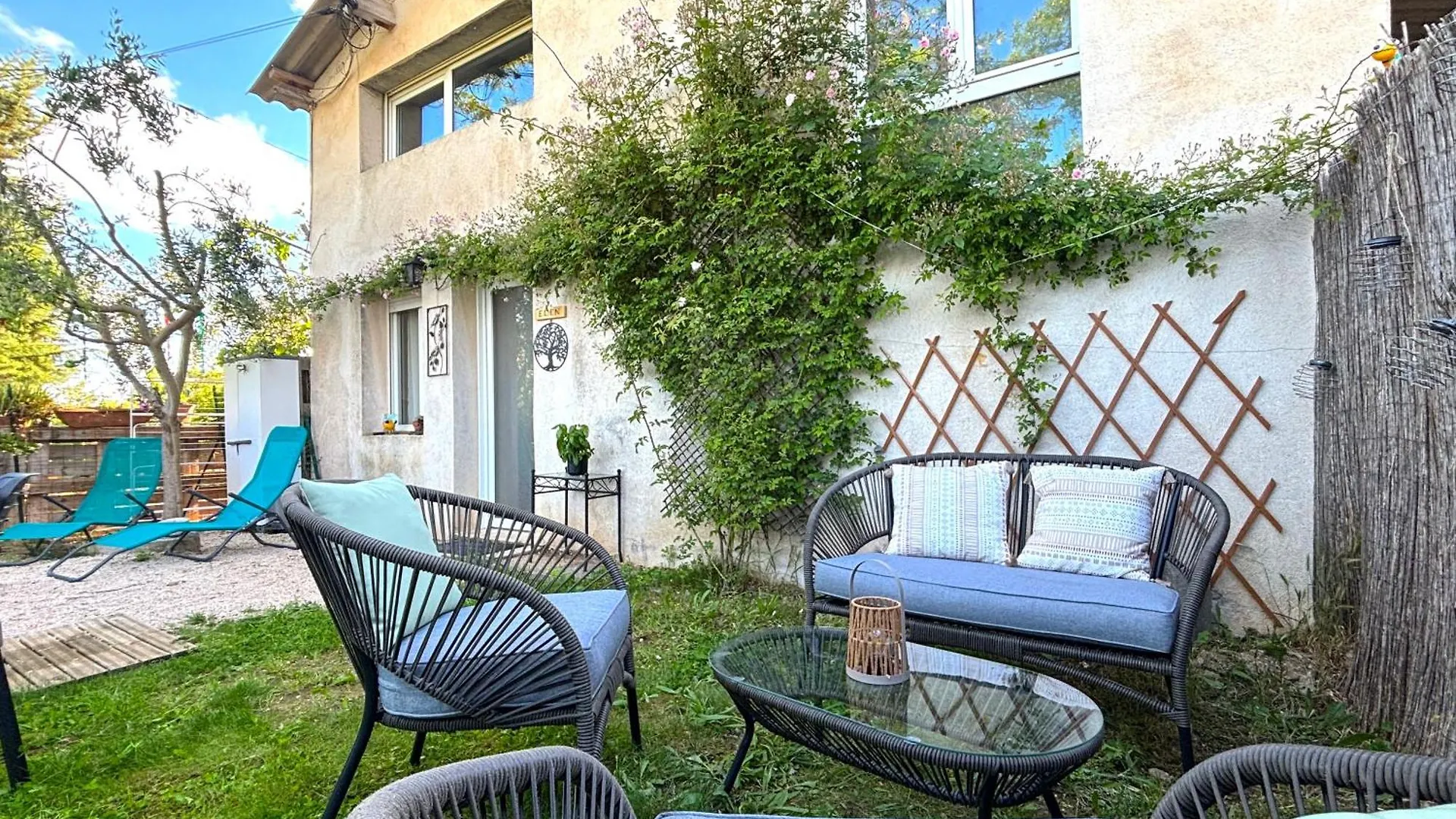 Eden L Jardin, Bbq, Duplex L Parking Gratuit & Super Wifi L Vue Panoramique Sainte-Victoire contacts